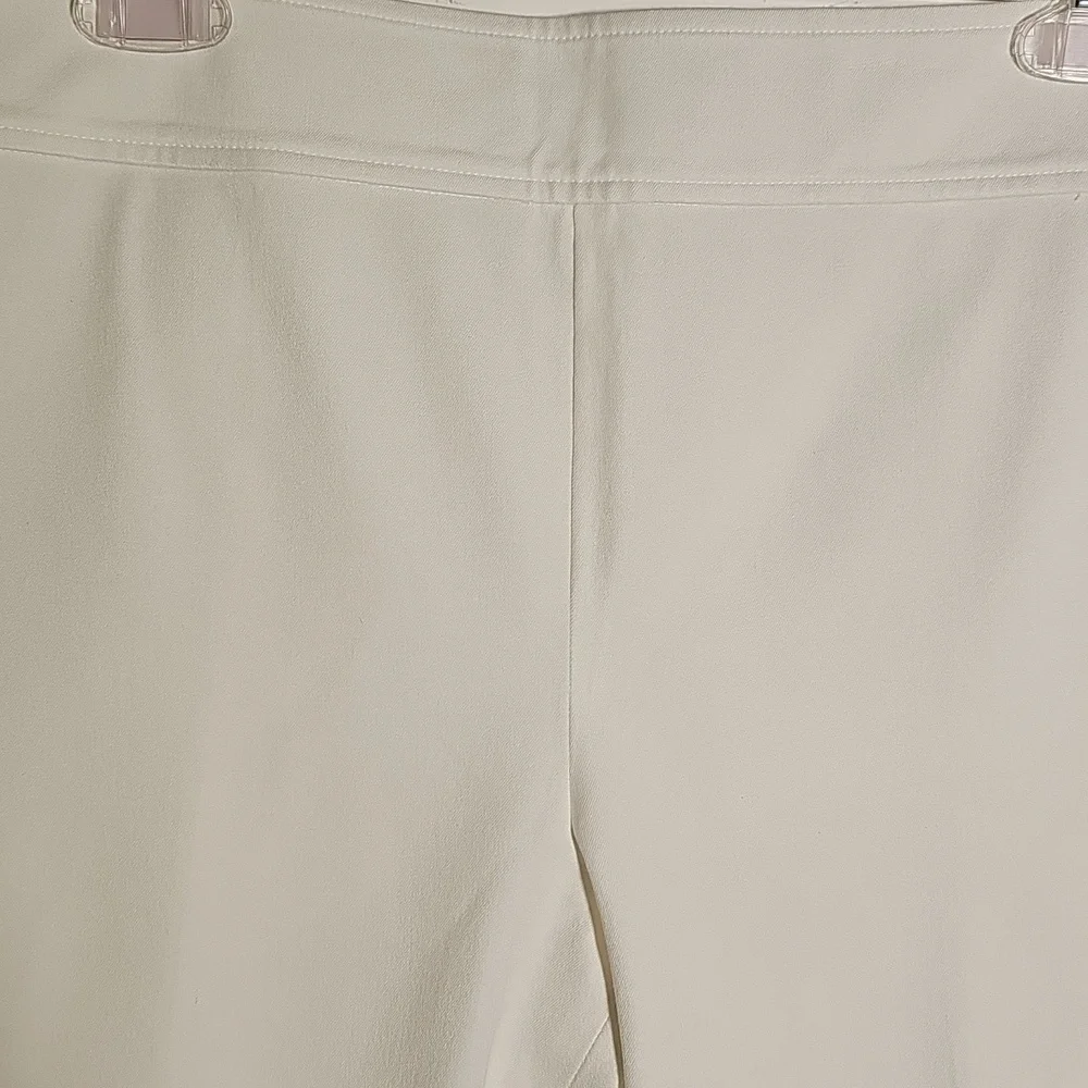 Ralph Lauren Women's‎ White Pants, Below The Knee. Size 10.